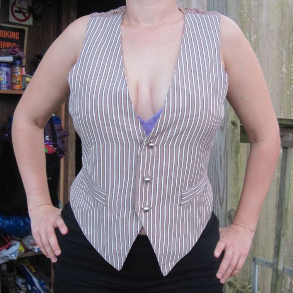 Lynn Ritchie M Beige Tan Vertical Striped Vest Top Chain Buttons Crochet Back